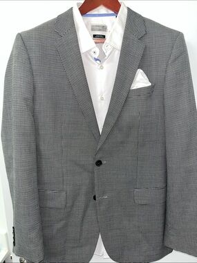 Hugo Boss Halsey2 size 42L US. 58% Wool, 32% Cotton. EUC